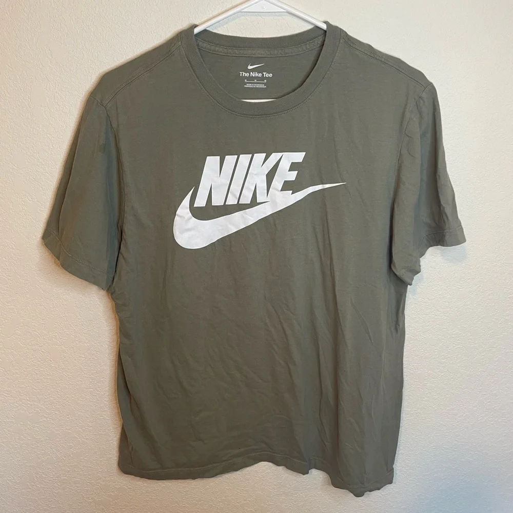 Nike Men’s Short Sleeve Olive Green Tee